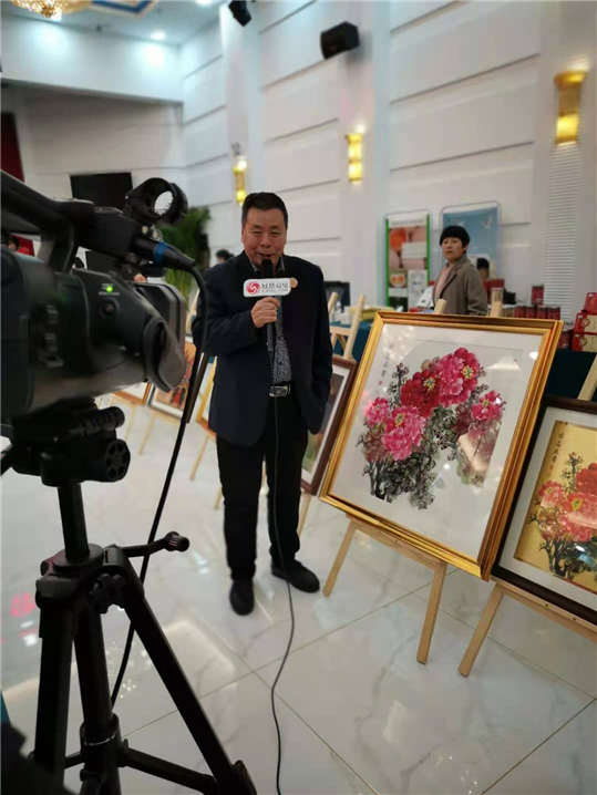 中国国际新闻杂志社智库美术艺术家、著名书画家李万里作品被刚果女王、马拉维共和国、贝宁共和国等众多驻华大使作为国礼收藏