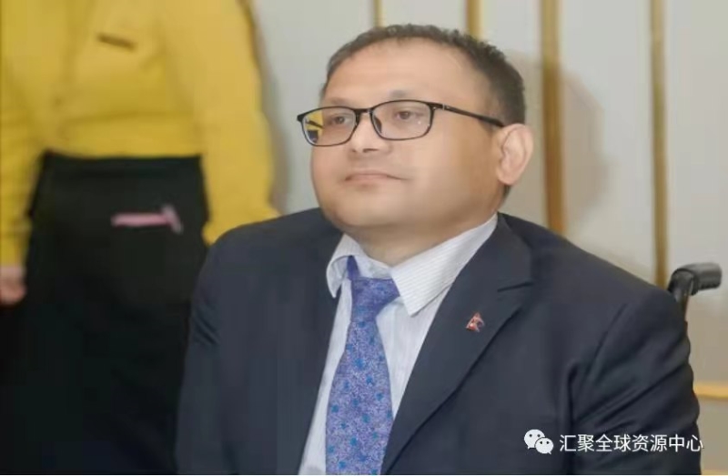 中国国际新闻杂志社副总编辑、国礼画家何斌作品在上海外国使节中外文化交流会上被多国使领馆珍藏