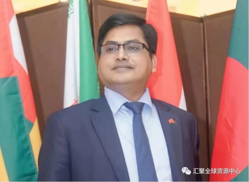 中国国际新闻杂志社副总编辑、国礼画家何斌作品在上海外国使节中外文化交流会上被多国使领馆珍藏
