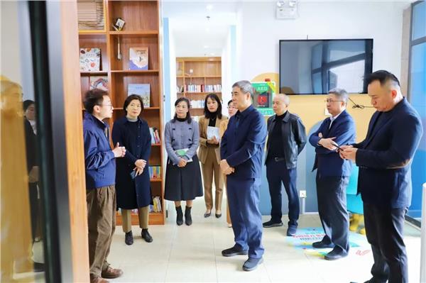 深圳龙华区政协主席熊佩锦率队走访刘丹委员