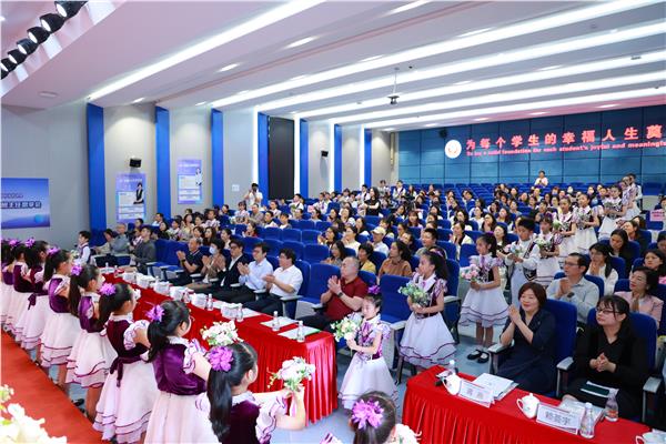 智慧之光 共筑梦想——深圳市福田区园岭教育集团第一届班主任思享会取得圆满成功