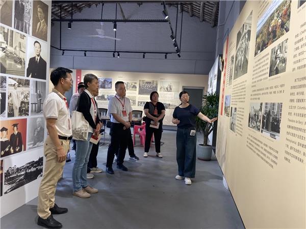 开平市人大常委会到长沙街道调研陈荣捷故里活化工作图3