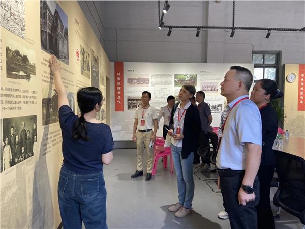 开平市人大常委会到长沙街道调研陈荣捷故里活化工作图2