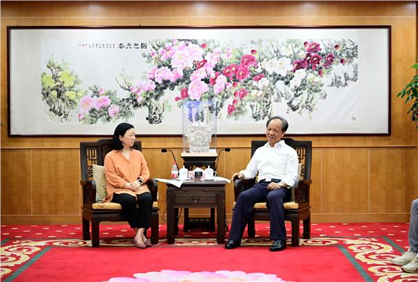 郭文海会见同济大学建筑与城市规划学院邵甬教授团队