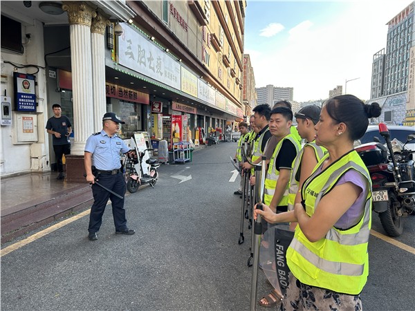“十户联防”点亮唐人街——福城街道“联防联控护经营，十户联盟筑平安”活动