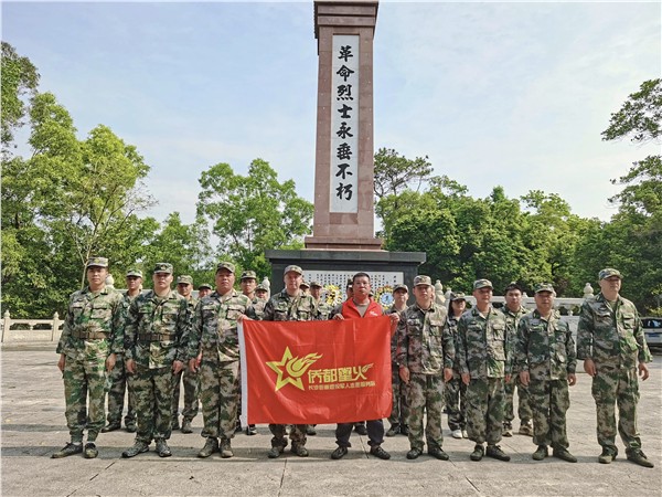 _IBK_微信图片_2026-04-04_145746_095.jpg 缅怀祭英烈 赓续爱国情——长沙街道开展清明祭扫英烈活动