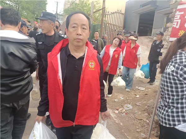 戏韵暖乡野 爱心护桑榆——中国国际新闻杂志社全媒体服务中心指导开展公益施餐活动 千名山区老人乐享庙会“暖心餐”