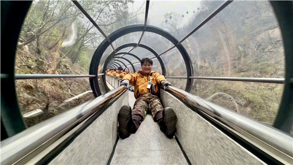国内首条全封闭空调滑道落户白云山 绝壁之上打造四季舒适新体验图3