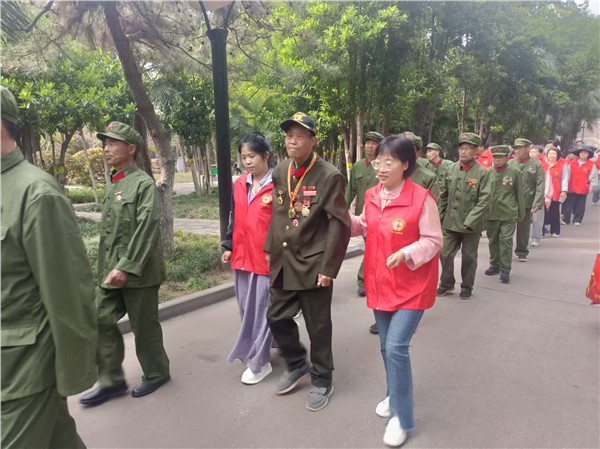 牡丹映初心 温情敬英雄——“我带英雄看牡丹”大型公益活动在洛阳圆满举行