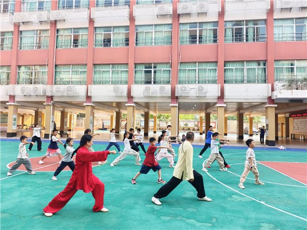 传承太极国粹 践行全民健身 ——杨氏太极传承人熊少雄扎根基层守护非遗文脉图3