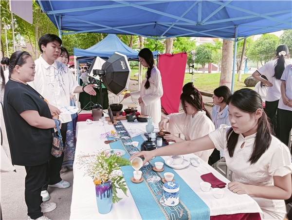 _IBK_微信图片_2026-05-20_100917_735.jpg 非遗美食进校园 特色小吃承文脉——济源职业技术学校第七届校园文化美食节暨第二届商贸节开幕