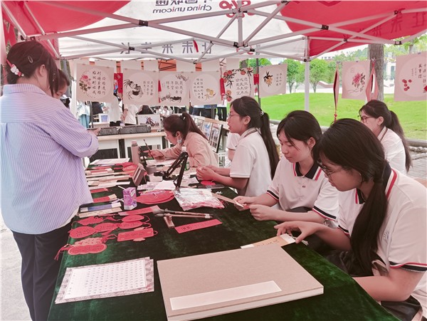 _IBK_微信图片_2026-05-20_100927_382.jpg 非遗美食进校园 特色小吃承文脉——济源职业技术学校第七届校园文化美食节暨第二届商贸节开幕