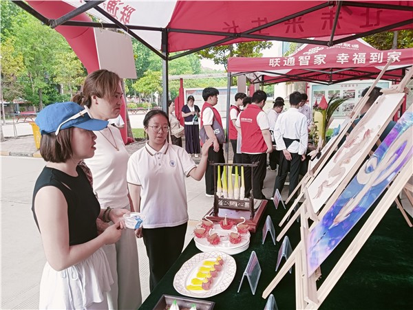 _IBK_微信图片_2026-05-20_100924_292.jpg 非遗美食进校园 特色小吃承文脉——济源职业技术学校第七届校园文化美食节暨第二届商贸节开幕