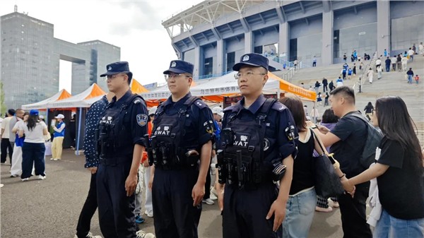 全力护航绿茵赛事 彰显公安担当——集宁公安圆满完成内蒙古自治区足球超级联赛安保任务图1