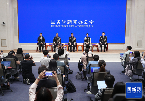 扎根雪域边关 守护国门安宁——云南边检民警张启雷亮相国新办中外记者见面会图1