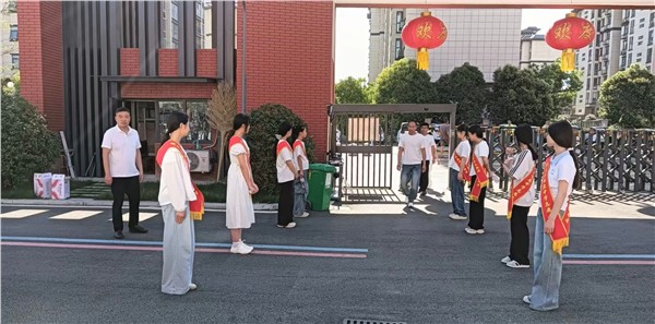 家校同心育桃李 协同赋能助成长——鹿邑县鸣鹿中学召开专题协同教育家长会图1