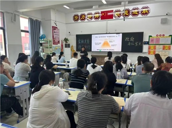 家校同心育桃李 协同赋能助成长——鹿邑县鸣鹿中学召开专题协同教育家长会图3