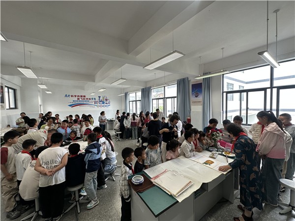 翰墨润童心 书法育新人 昆明市五华区“书画进校园”活动赋能校园美育提质增效