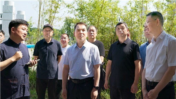 光影凝萃愚公志 聚力奋进新征程——河南省济源示范区举行“弘扬愚公移山精神”主题摄影展