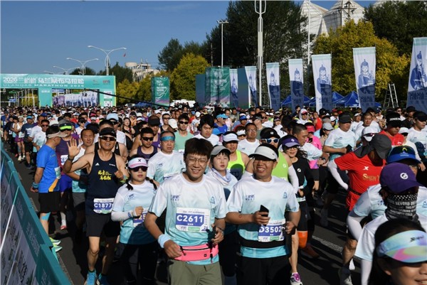 2026兰格格乌兰察布马拉松激情开跑 万余名跑者驰骋草原避暑之城