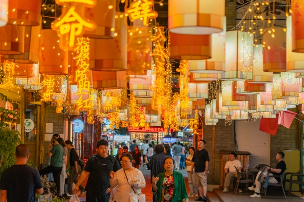 _IBK_微信图片_2026-06-30_122935_811.jpg 灯火彝乡韵 烟火夜楚雄——两场网络直播解锁滇中夜间文旅新魅力