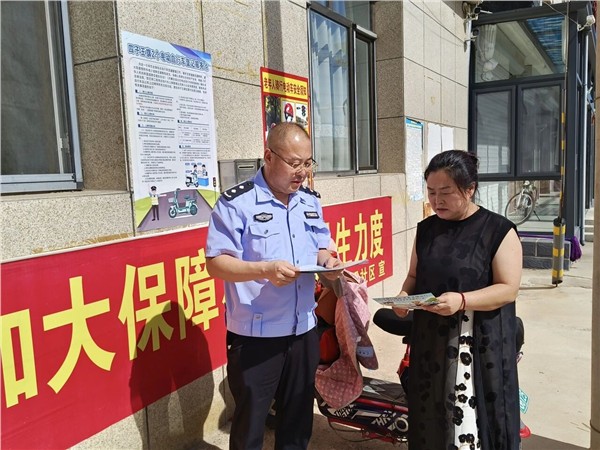 便民宣传进社区 规范上牌护平安——内蒙乌兰察布市四子王旗交管大队扎实开展电动自行车交通安全宣传活动图2