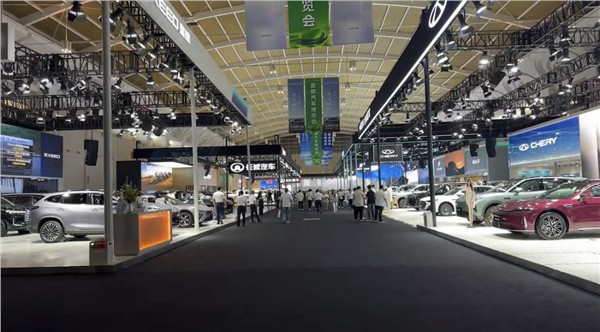 首发经济燃动春城 产业势能赋能西南——2026昆明汽车博览会盛大启幕