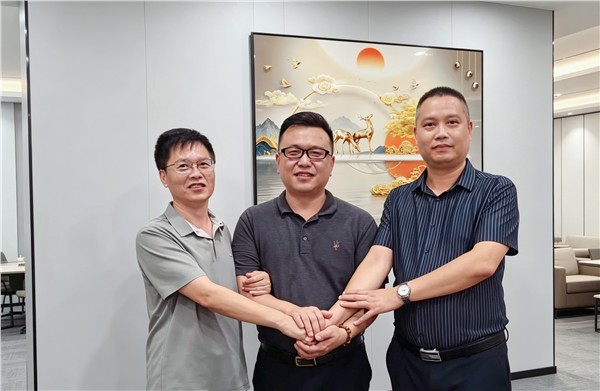 聚力中原谋发展 媒体赋能启新篇——中国国际新闻杂志社副社长司马石飞一行走访郑州调研基地开展交流座谈