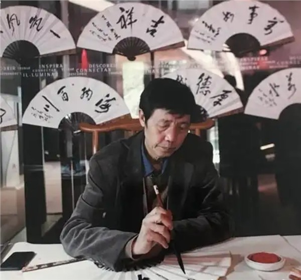 墨守初心 笔润潇湘——记德艺双馨书法艺术家罗峰林