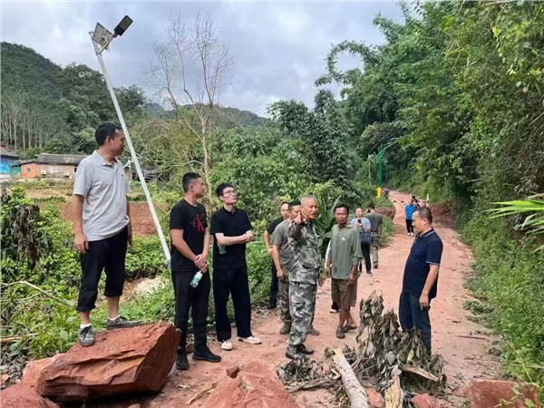 云南昆明西山区驰援西双版纳州磨憨镇磨龙村开展灾后帮扶行动图2