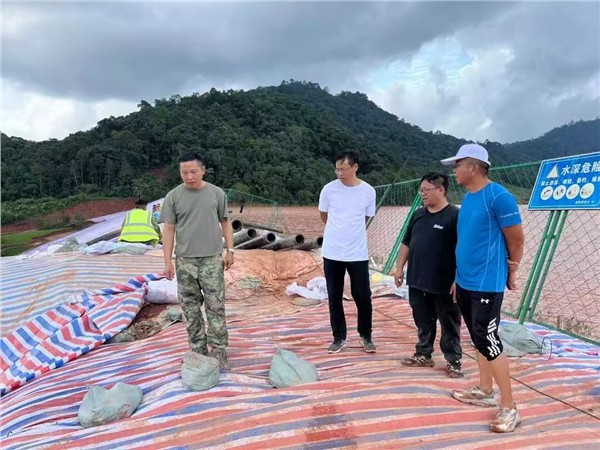 云南昆明西山区驰援西双版纳州磨憨镇磨龙村开展灾后帮扶行动图3