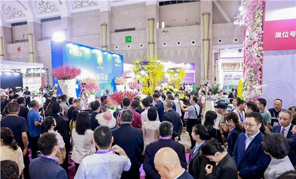 “象”往云南 世界花园:第二十四届昆明花展、2026云南咖啡展、2026云南茶博会开幕——五大高原特色产业联展 双主宾国+主宾省共促开放合作
